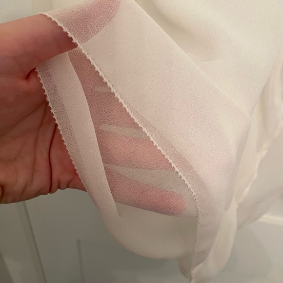 Feminine off-white blouse - Picture 7 of 7